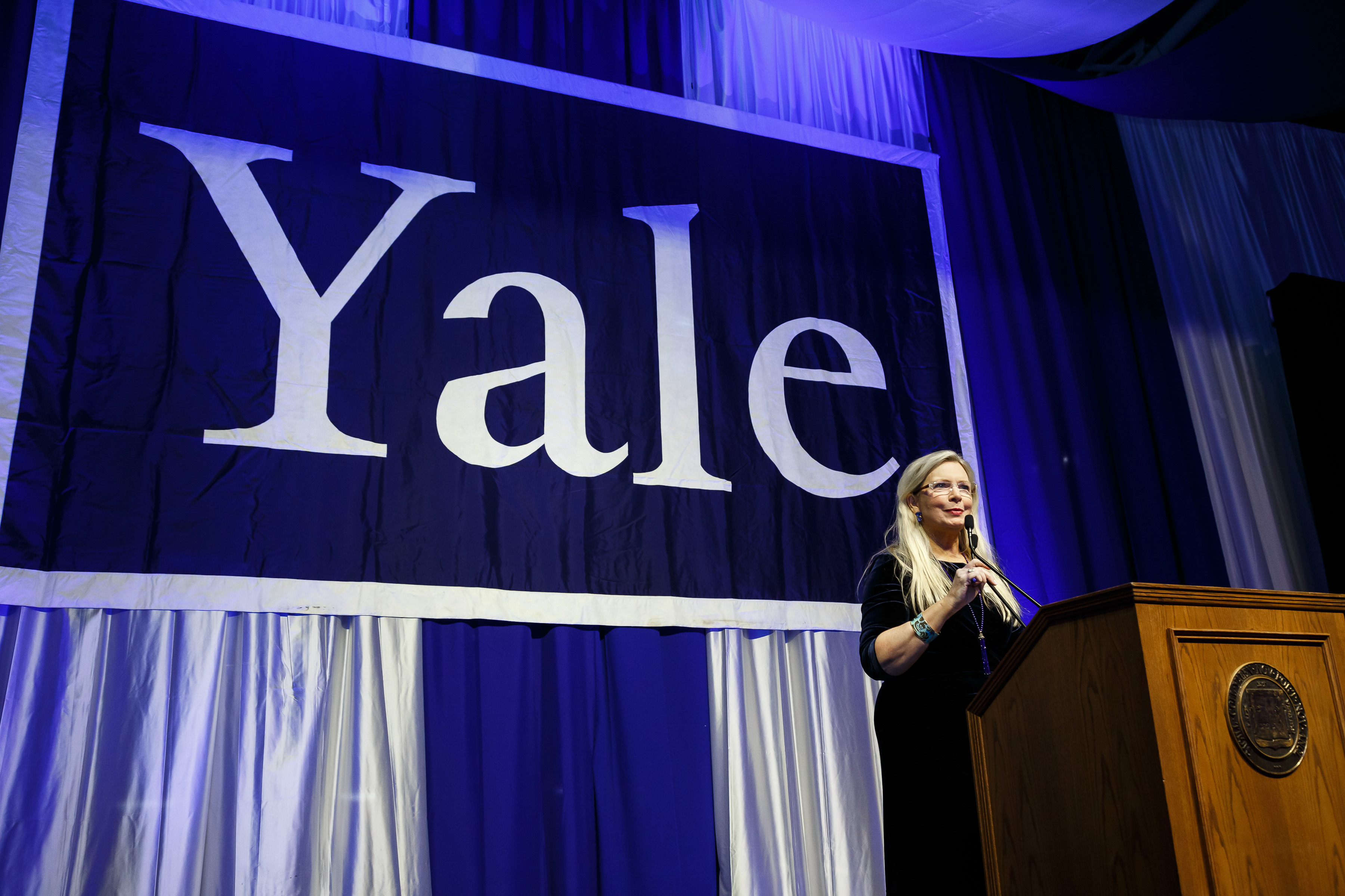 Stratford addresses the alumni audience during the 2019 Yale Medal dinner.