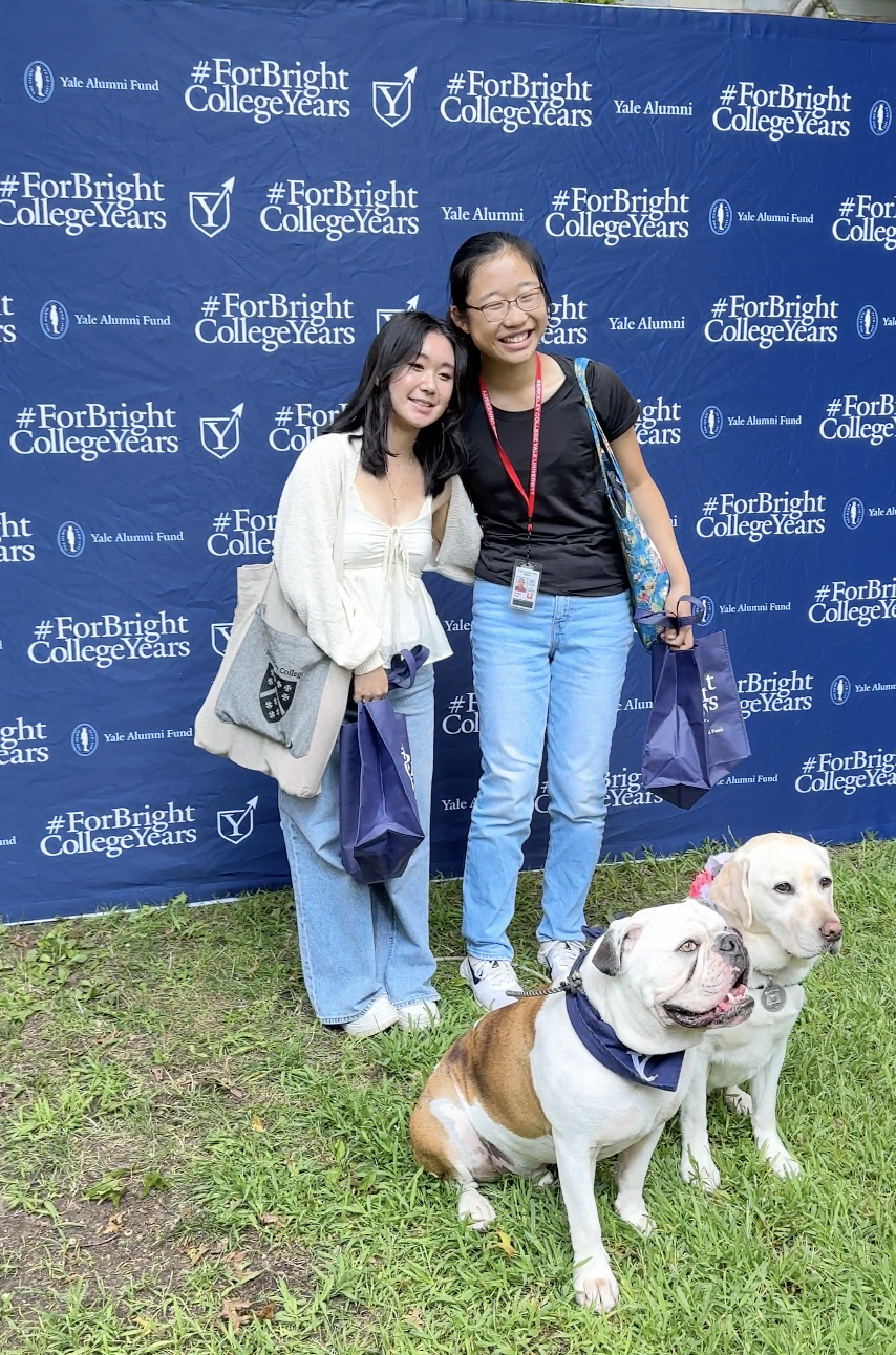 Students pose for photos with living mascot Handsome Dan and Heidi the Yale facility dog.